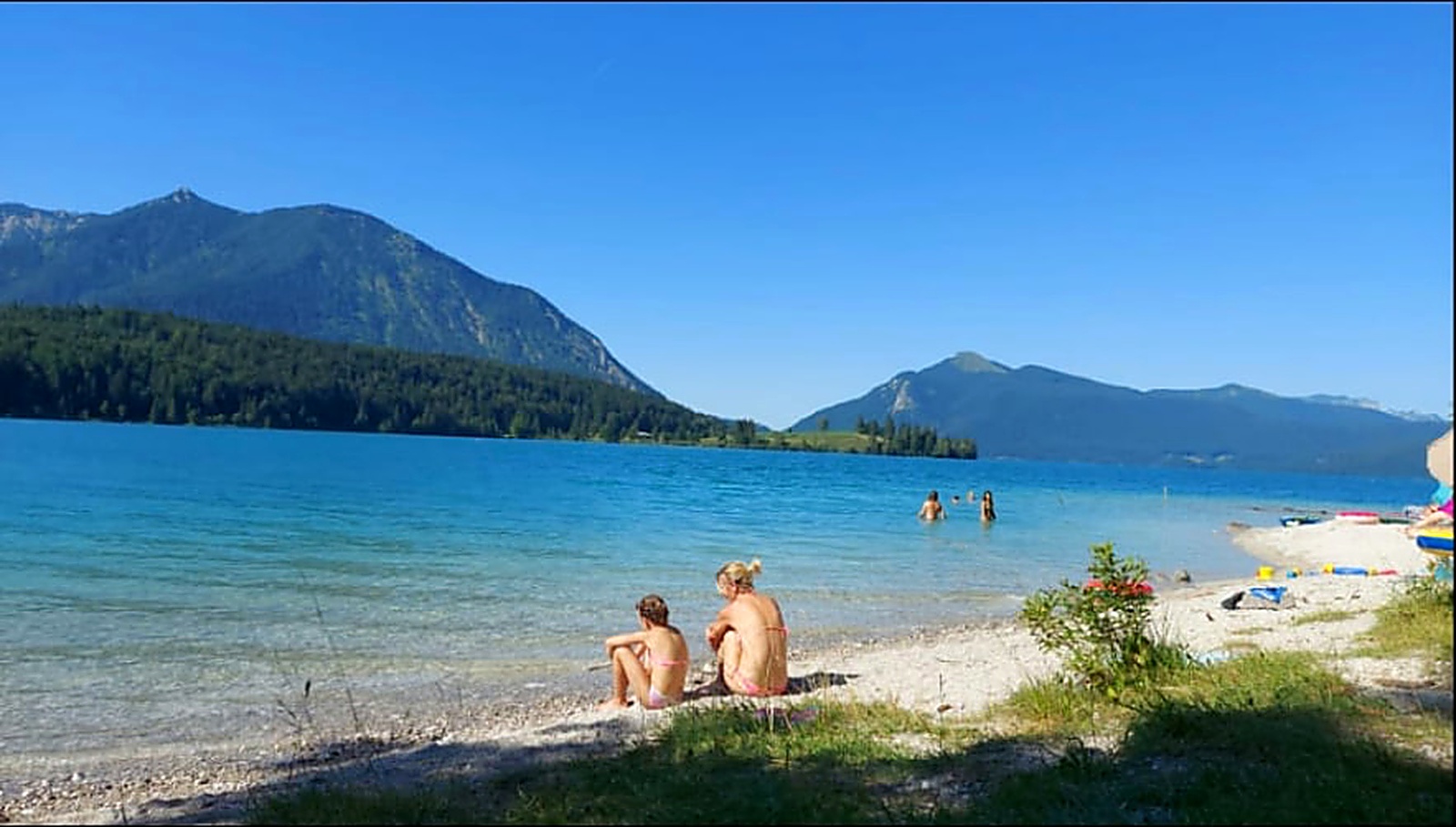 Walchensee mit türkisem Wasser